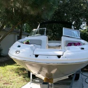 2006 Sea Ray sundeck 200