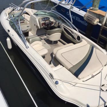 2005 Sea Ray 220 select