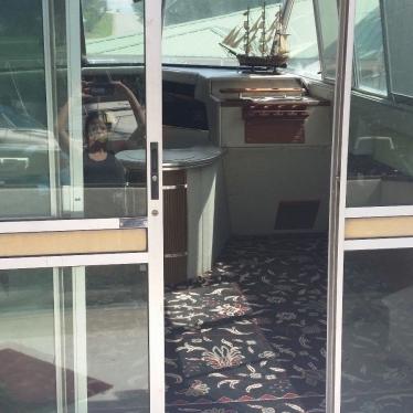 1983 Sea Ray flybridge