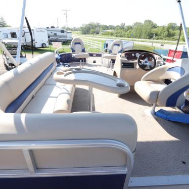 2013 Sun Tracker fishin' barge 20dlx