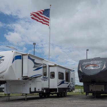 2013 Sun Tracker fishin' barge 20dlx