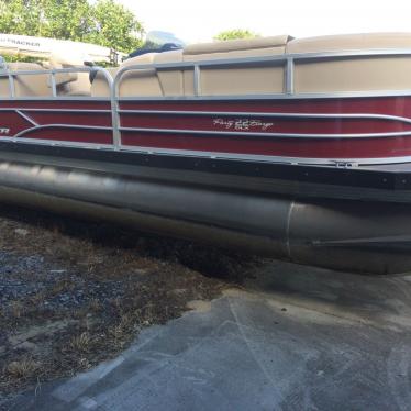 2018 Tracker party barge