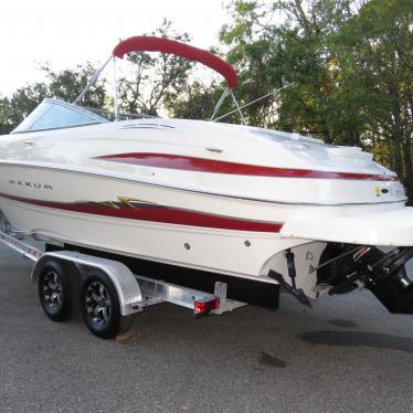 2004 Maxum 2400 sport cuddy - 3 hull