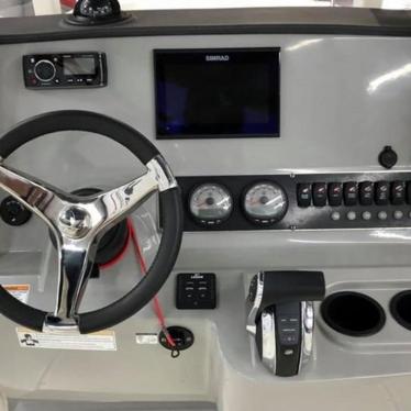 2017 Boston Whaler dauntless 210