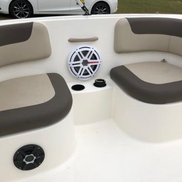 2017 Bayliner element e16