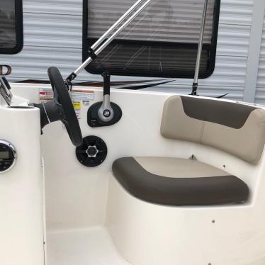 2017 Bayliner element e16