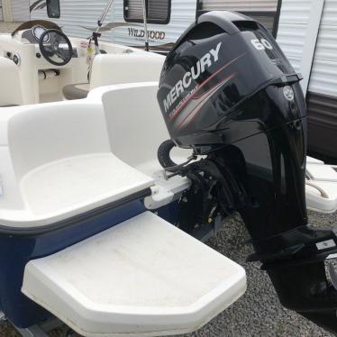 2017 Bayliner element e16