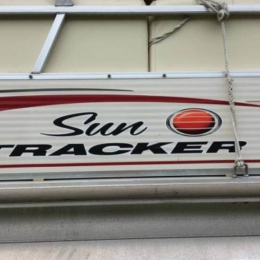 2005 Sun Tracker 25 party barge