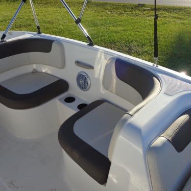 2018 Bayliner element e16