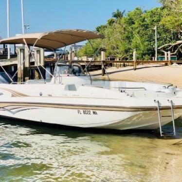 2004 Hurricane gs 211 center console deck boat