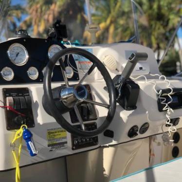 2004 Hurricane gs 211 center console deck boat