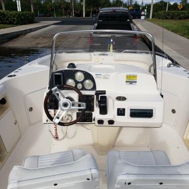 2006 Hurricane 231 sun deck