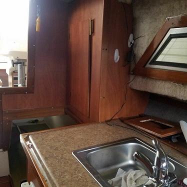 1979 Carver cabin cruiser - mercruiser