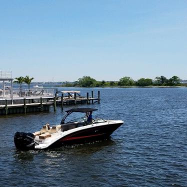 2016 Sea Ray sun deck