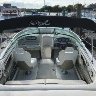 2007 Sea Ray 220 select