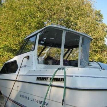 1993 Bayliner 2452 hardtop classic cruiser