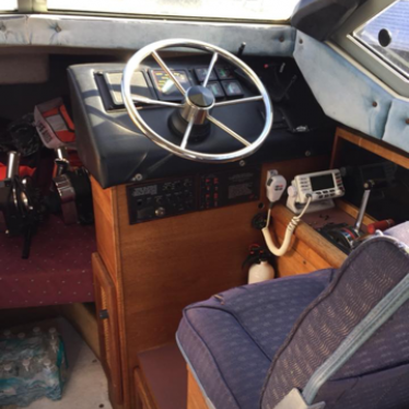 1987 Bayliner trophy 2560