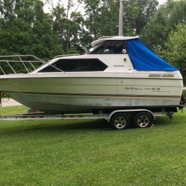 1993 Bayliner 2452 hardtop classic cruiser