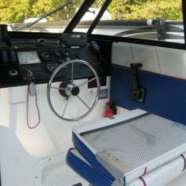 1993 Bayliner 2452 hardtop classic cruiser