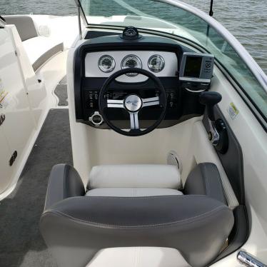 2011 Sea Ray 240 sundeck