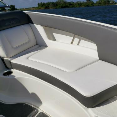 2011 Sea Ray 240 sundeck