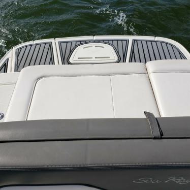 2011 Sea Ray 240 sundeck