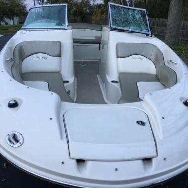 2006 Sea Ray sundeck 200