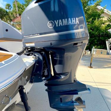 2015 Hurricane 2690 sd sundeck