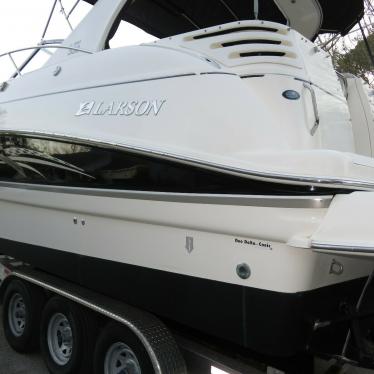 2008 Larson 330 cabrio not mid cabin model