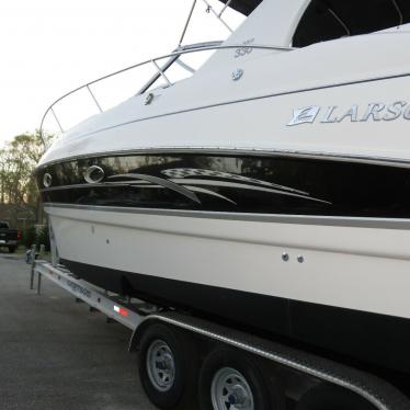 2008 Larson 330 cabrio not mid cabin model