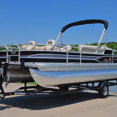 2015 Sun Tracker fishin barge 20 dlx