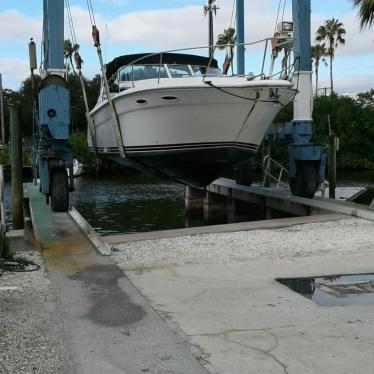 1990 Sea Ray 350 express cruser