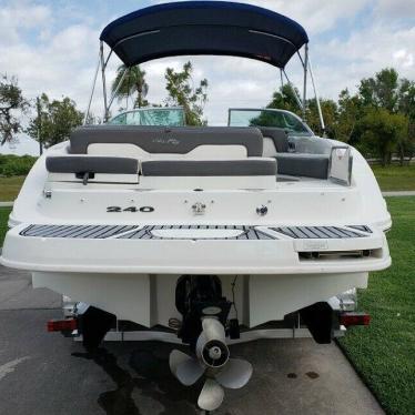 2011 Sea Ray 240 sundeck