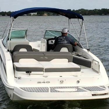 2011 Sea Ray 240 sundeck