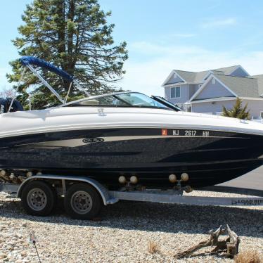 2016 Sea Ray 220 sundeck