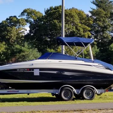 2010 Sea Ray 220 sundeck