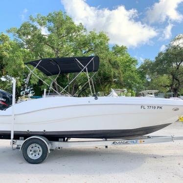 2013 Hurricane sundeck sport 203