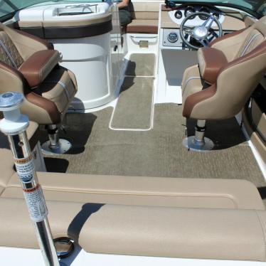 2016 Sea Ray 220 sundeck