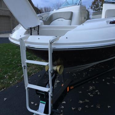 2006 Sea Ray sundeck 200