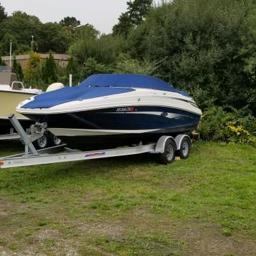 2010 Sea Ray 220 sundeck