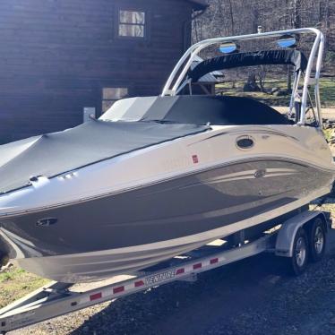 2009 Sea Ray sundeck 260