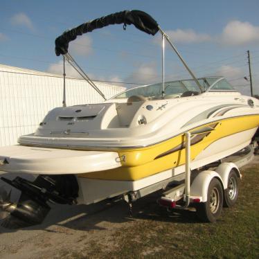 2004 Sea Ray sundeck 240