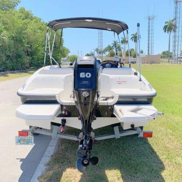 2017 Bayliner element e16