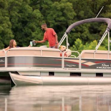 2019 Sun Tracker party barge 18dlx