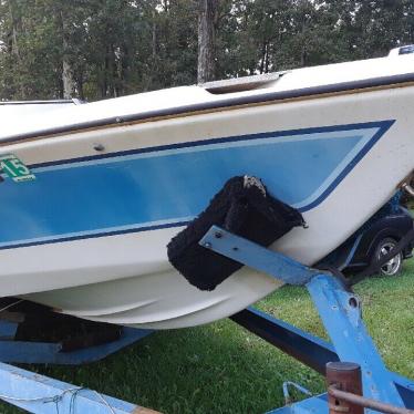 1983 Malibu ski boat