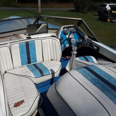 1983 Malibu ski boat