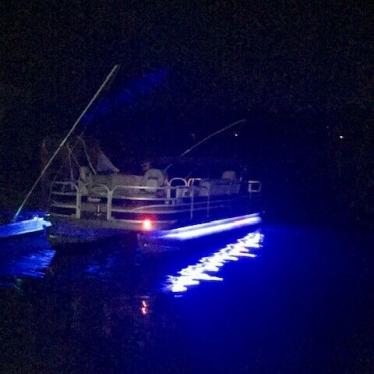 2015 Sun Tracker 20' dlx fishing barge