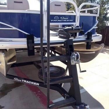 2017 Sun Tracker fishing barge 20 dlx