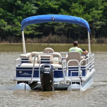 2016 Sun Tracker fishin barge 22 dlx