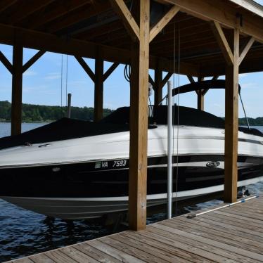 2011 Sea Ray 240 sundeck